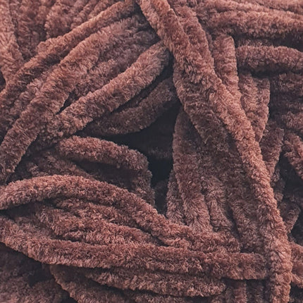 James C. Brett Flutterby Chunky B50