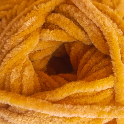 James C. Brett Flutterby Chunky B51