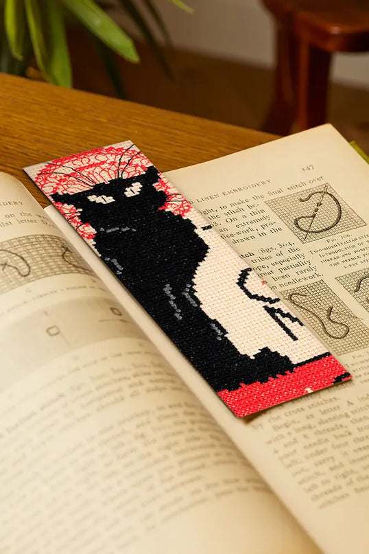 DMC Cross Stitch Bookmark Tour Of The Black Cat BK2011